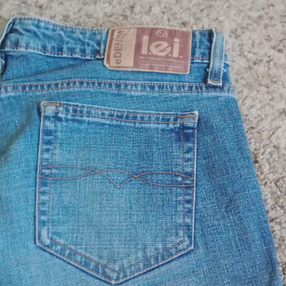 🧘 L.E.I Denim - Picture 2 of 4